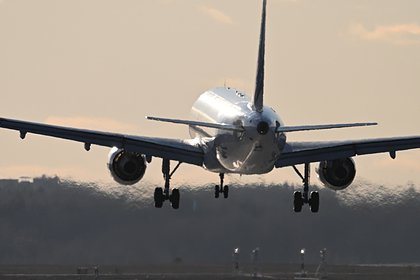 Вылетевший в Таиланд самолет с россиянами на борту экстренно сел в Самаре