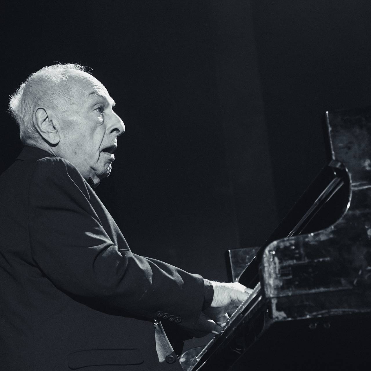 Умер композитор Левон Оганезов