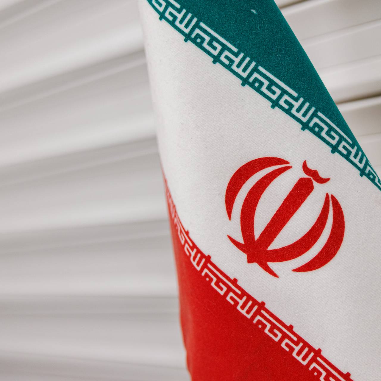 Иранская валюта рекордно подешевела к доллару