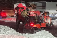Группа из 13 россиян на снегоходах пропала в горах. Больше суток с ними не было связи. Что известно к этому часу? 