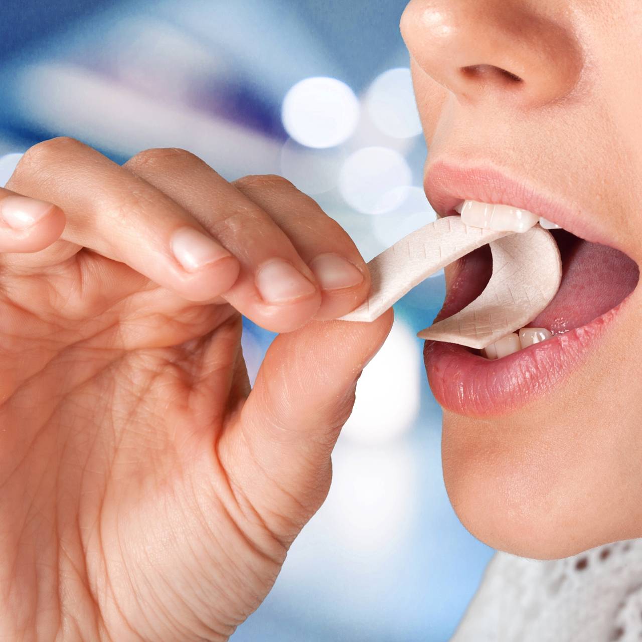 Любителей жевательной резинки предупредили о неприятных последствиях