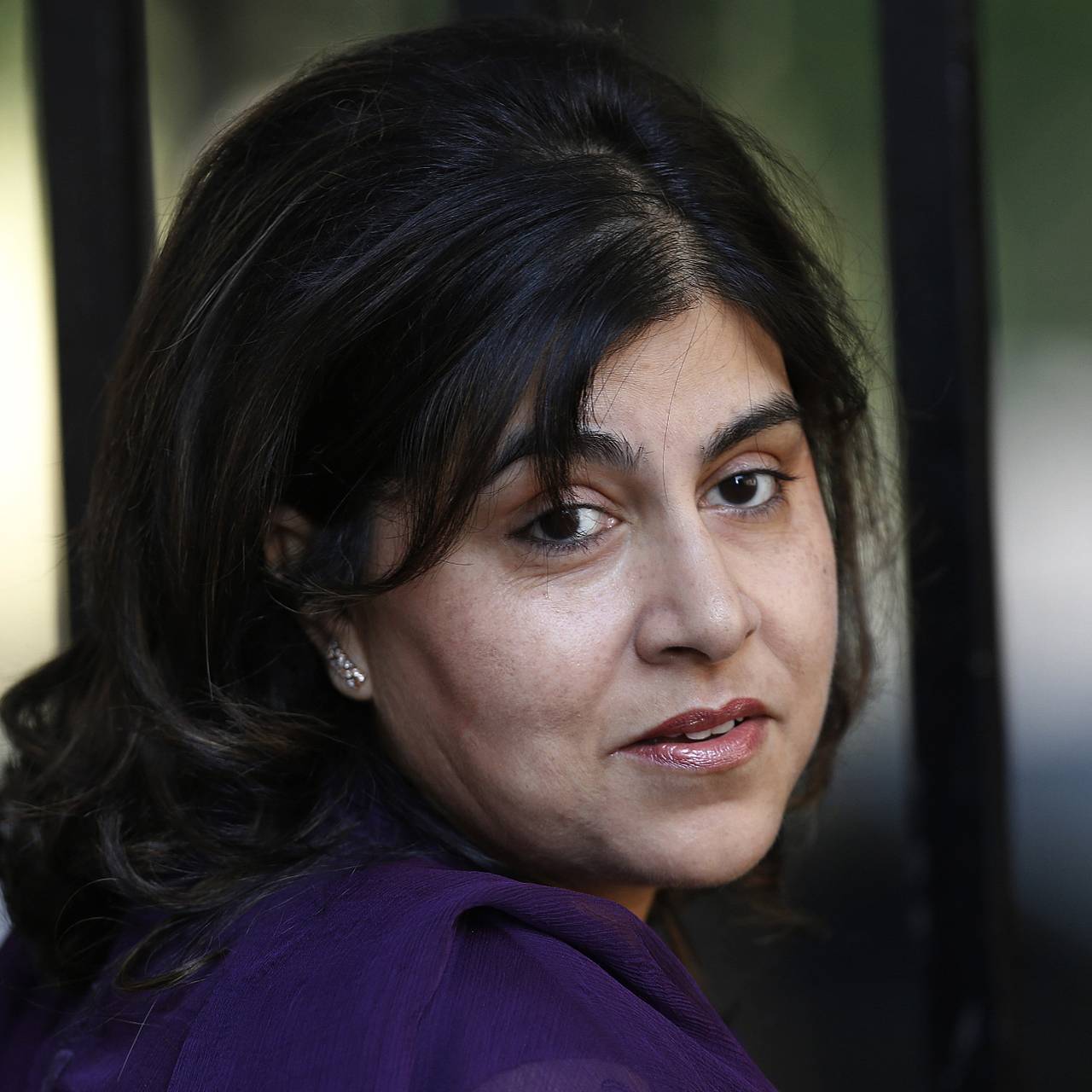 Гостья шоу попала в неловкую ситуацию в прямом эфире из-за неожиданного звонка мужа