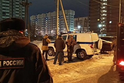 Россиянин с ружьем взял в заложники семилетнего сына и открыл огонь из окна дома