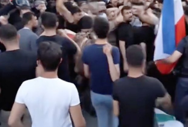 Произральские демонстрации в Иране, фрагмент сгенерированного искусственным интеллектом видео