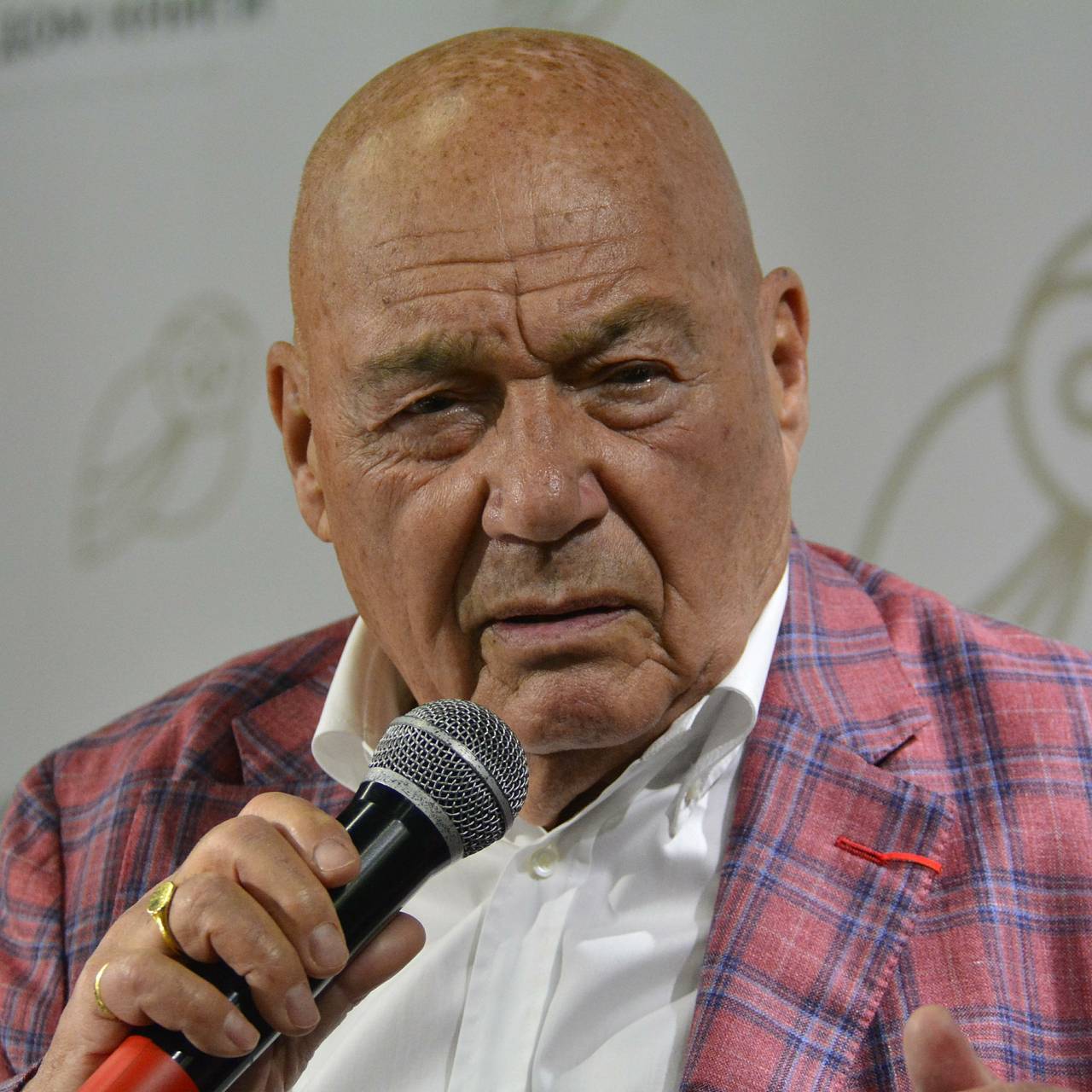 Познер прокомментировал просьбы вернуть Урганта в эфир