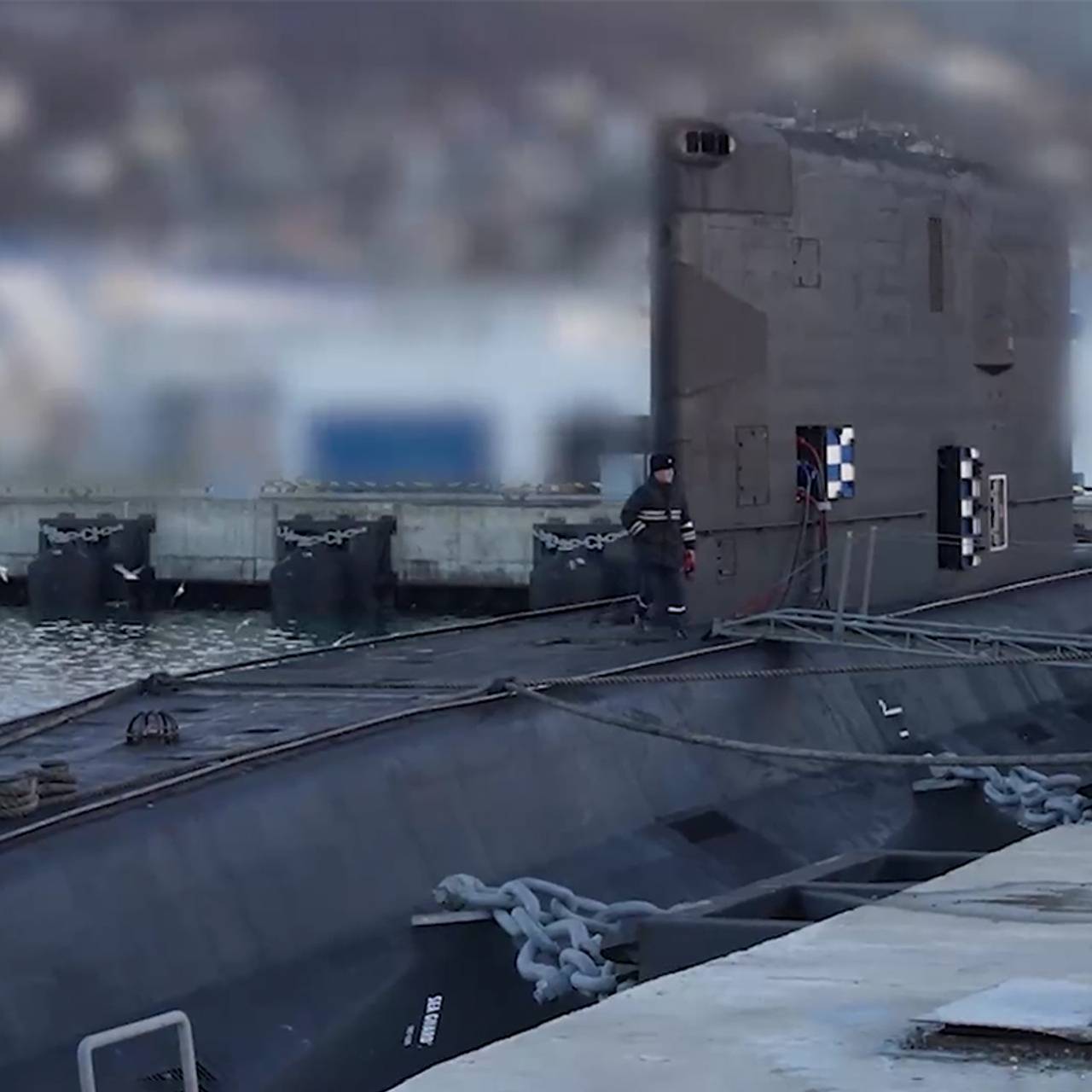 Минобороны показало вблизи подлодку &laquo;Варшавянка&raquo; Черноморского флота. Накануне ВСУ хвастались ее уничтожением