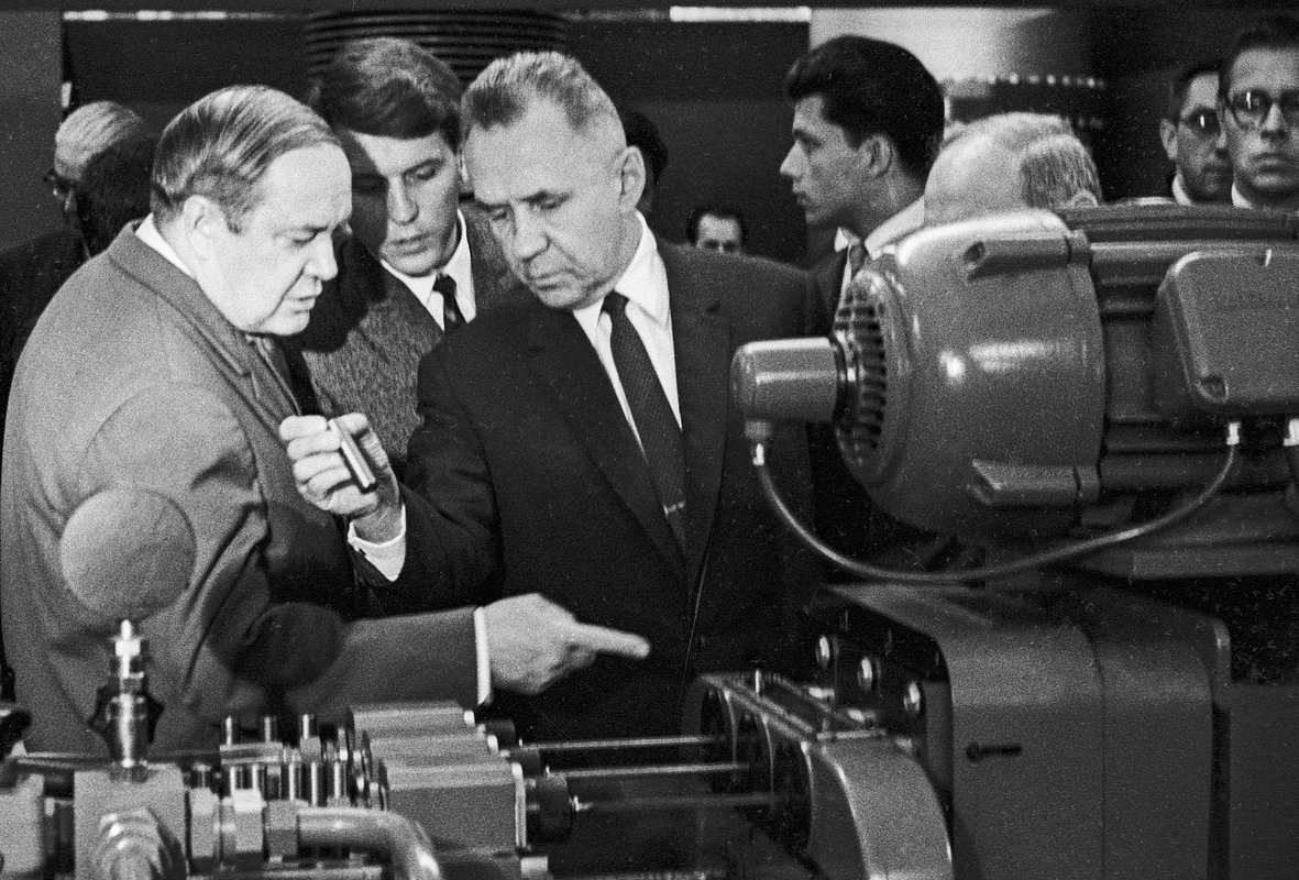 Рабочая лошадка Кремля. Каким был заместитель Сталина, который любил джаз, встречался с Байденом и завез в СССР пепси-колу?