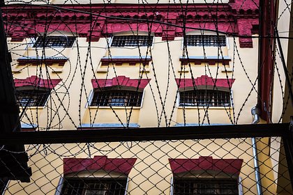 Напавший на учительницу с ножом школьник из Петербурга отправлен в СИЗО