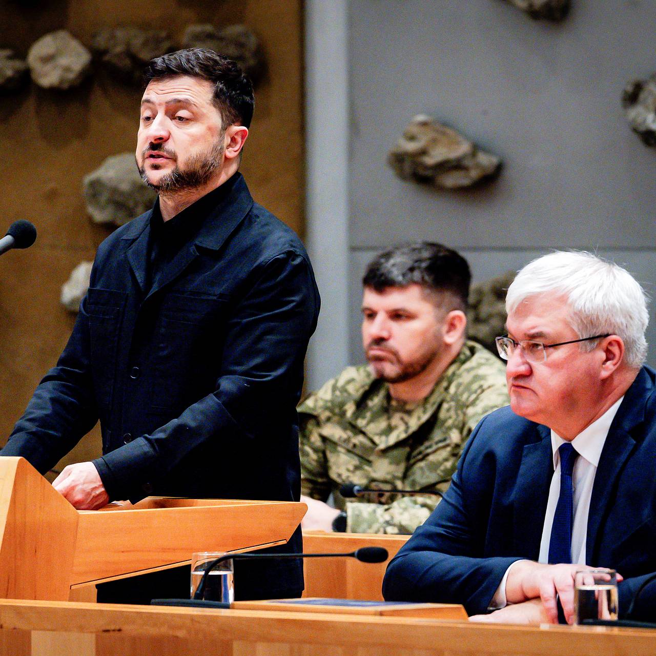 Стало известно о конфузе переводчиков Зеленского в Гааге