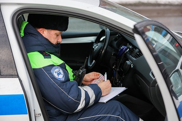 В Госдуму внесли предложение повысить штрафы для такси за перевозку детей без кресла