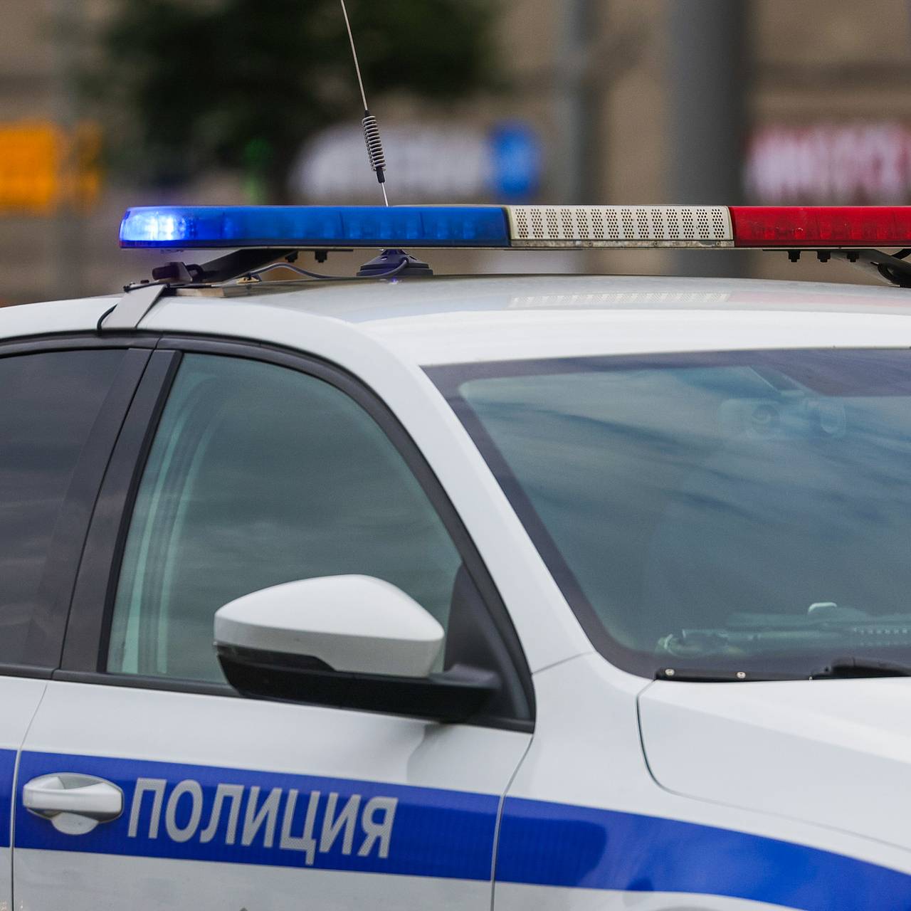 В российском регионе водитель иномарки протаранил автобус с детьми и уехал