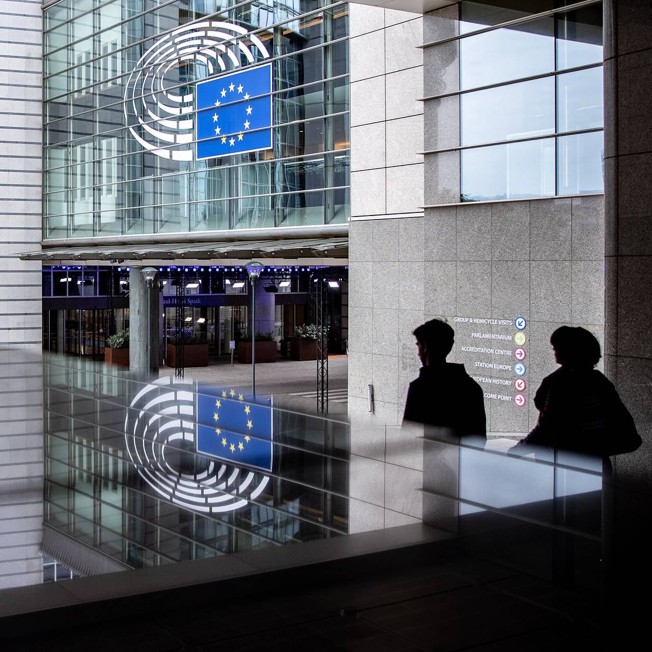 Евросоюз в последний момент изменил решение о конфискации российских активов. Что случилось и откуда возьмутся деньги для Украины?