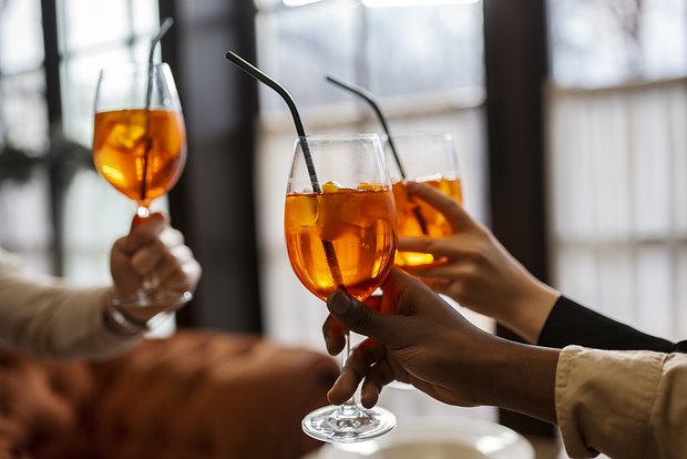 В 2025 году россияне стали пить в 1,5 раза больше аперитивов из-за подорожания вина и крепкого алкоголя