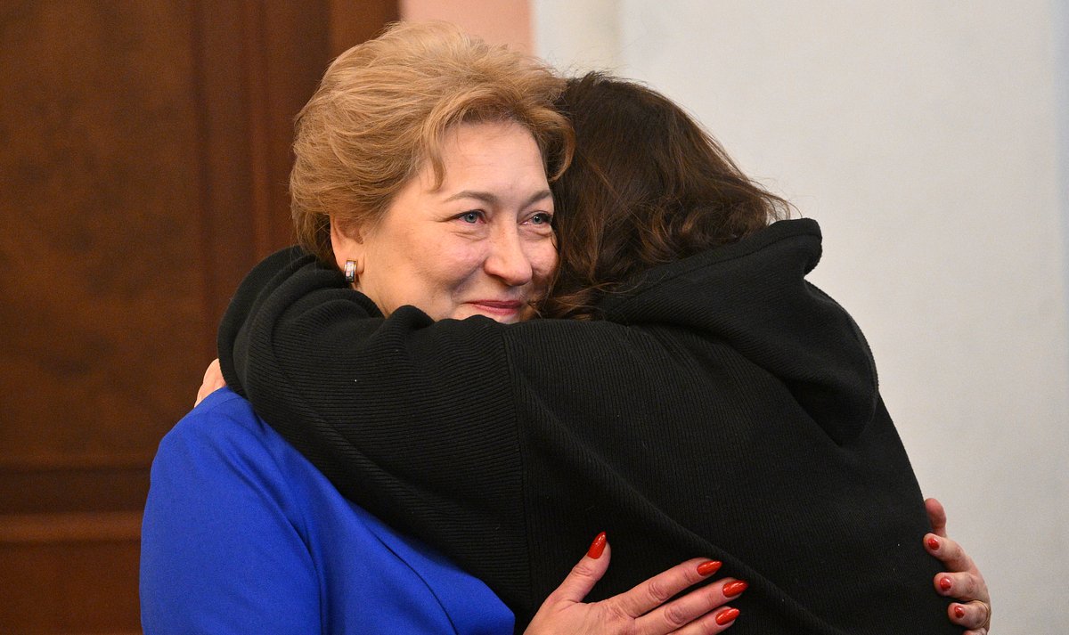 Адвокат Светлана Свириденко и покупательница квартиры Полина Лурье