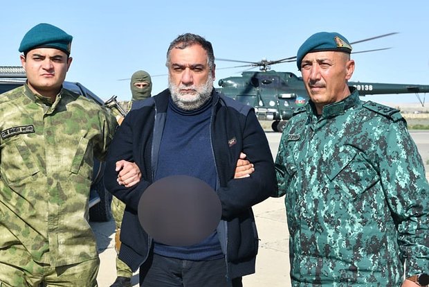 Рубен Варданян (в центре) 