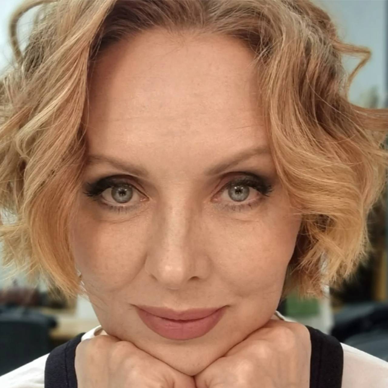 Звезда сериала &laquo;Кухня&raquo; показала морщины на фото в честь 53-летия