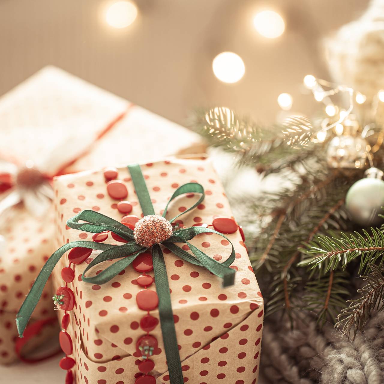 Россияне раскрыли размер трат на новогодние подарки