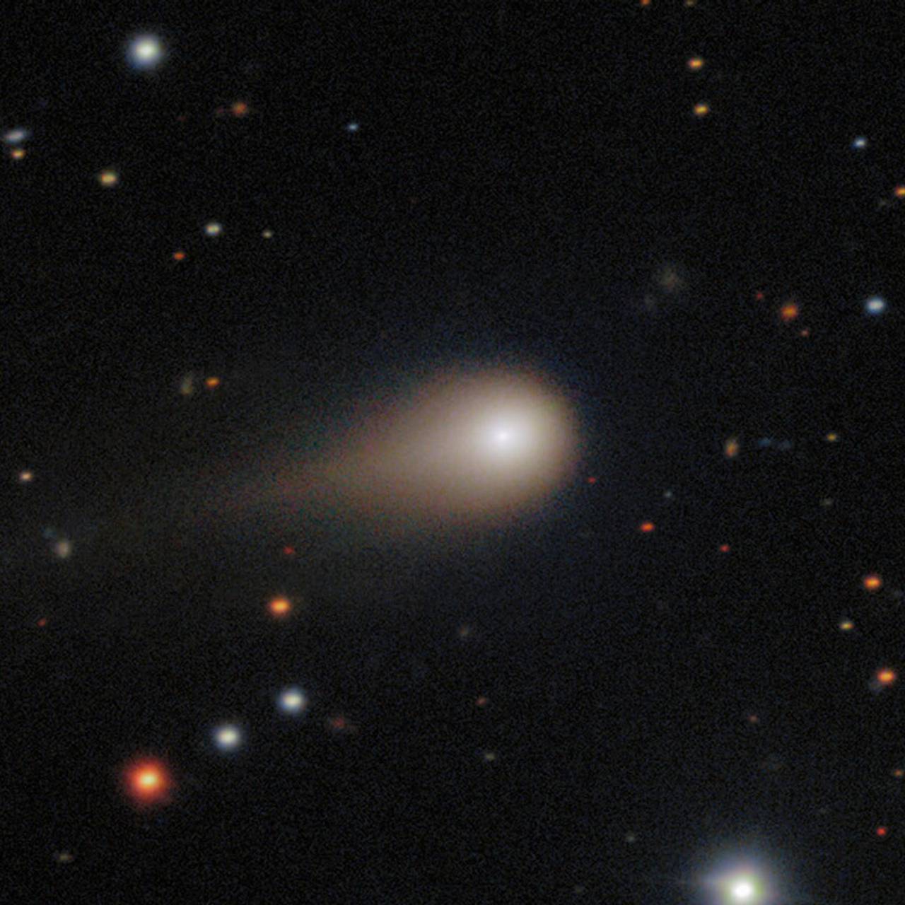 Загадочный объект, вторгшийся в Солнечную систему, пролетел максимально близко к Земле. Почему его считают инопланетным кораблем?