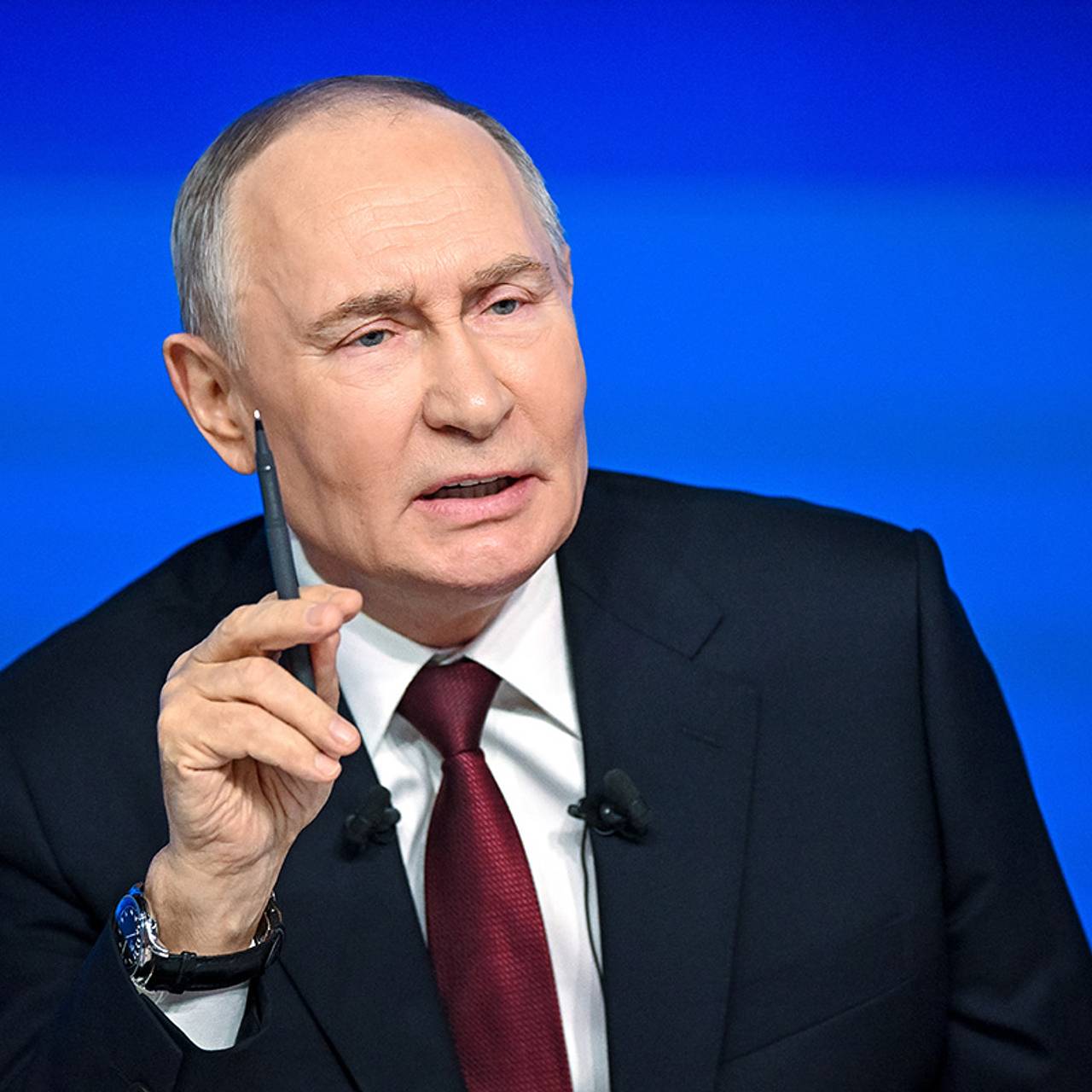 Путин пригрозил шумящим журналистам закончить прямую линию