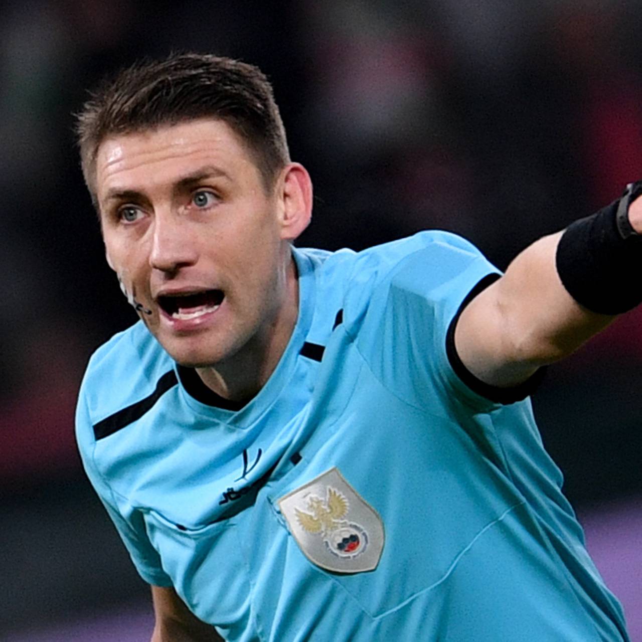 Российского футбольного судью задержали при попытке улететь за границу