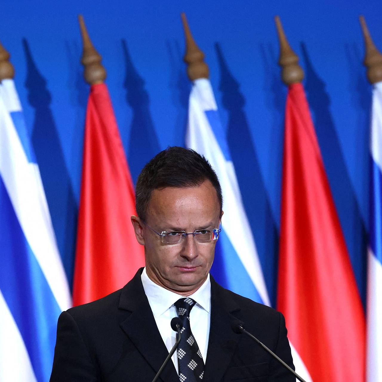 Главе МИД Украины посоветовали быть поскромнее