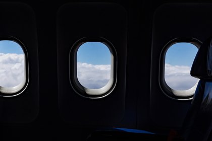 Пассажирка напала на певца Глызина в самолете и задержала рейс