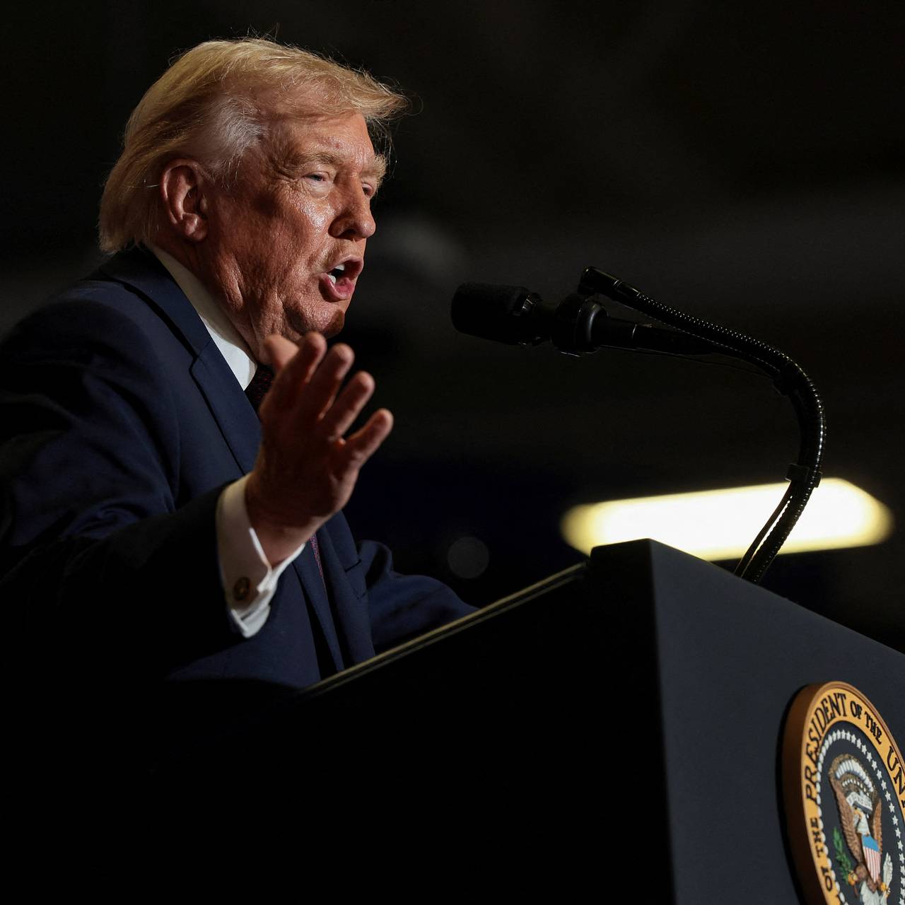 Трамп едва не обозвал Хиллари Клинтон нецензурным словом