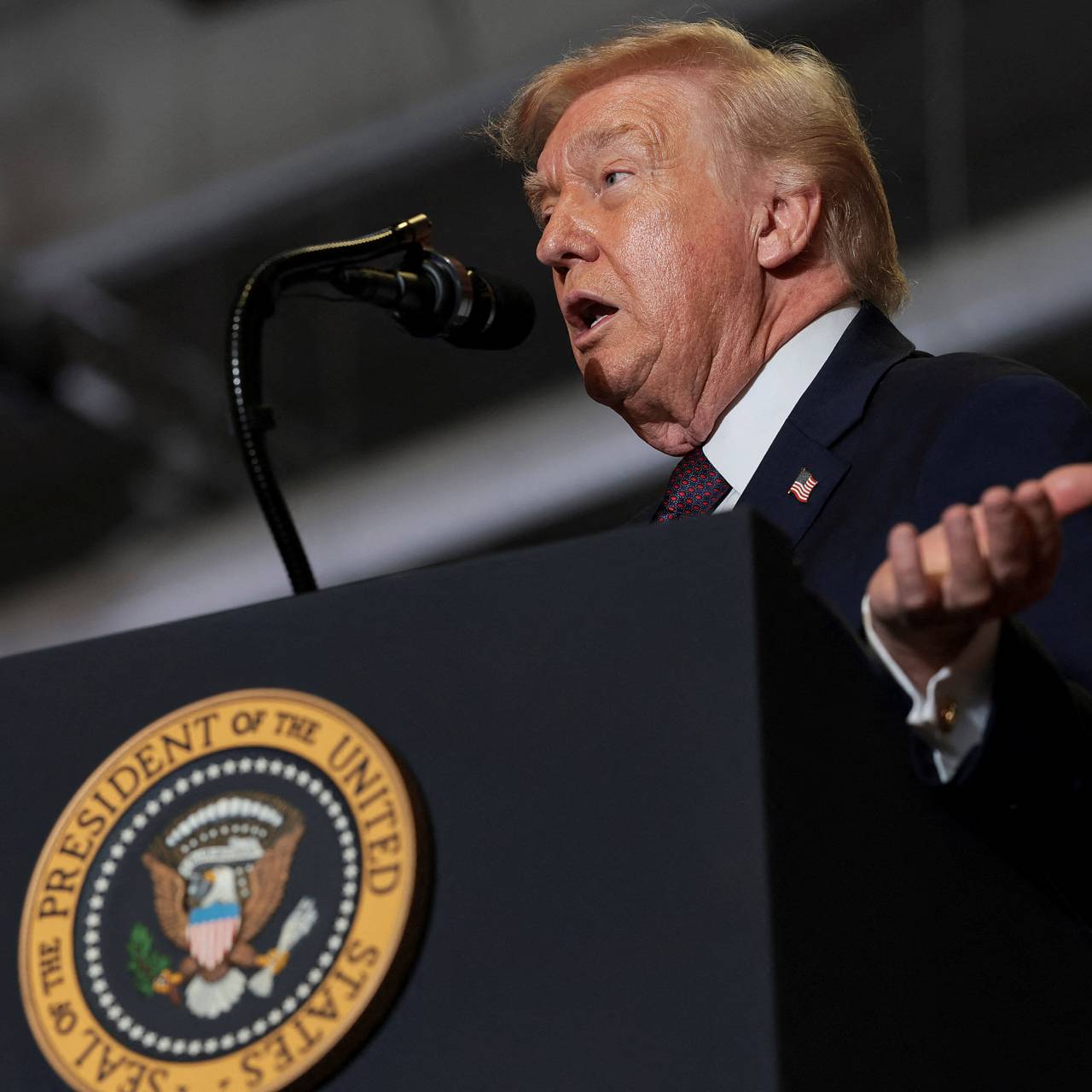 Трамп объявил об ударе возмездия в Сирии