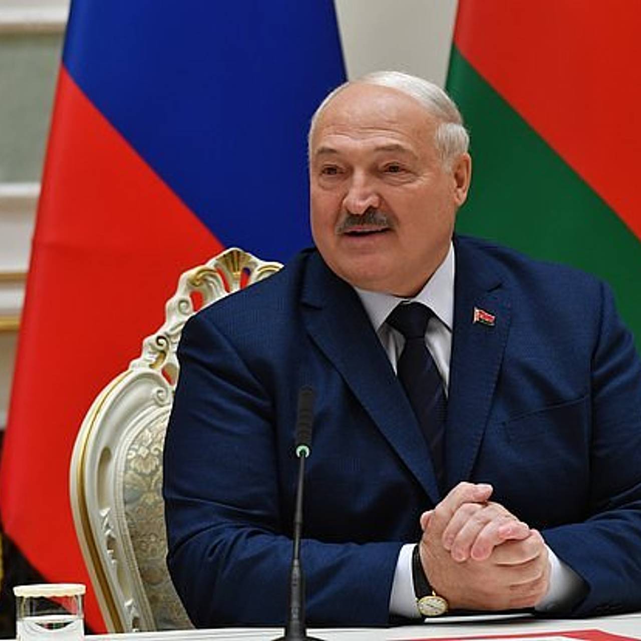 Лукашенко посетит Россию