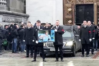 Появились кадры с церемонии прощания с командиром &laquo;Эспаньолы&raquo;