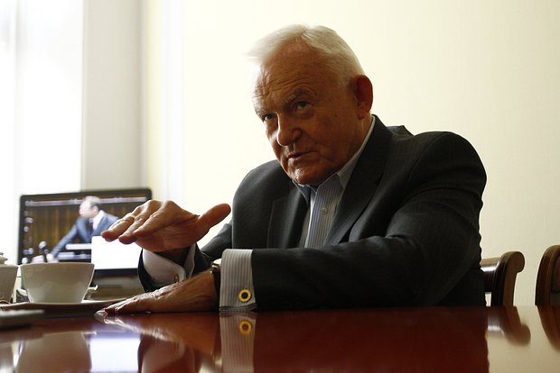 Бывший премьер Польши Лешек Миллер раскритиковал выделение ЕС кредита Украине в 90 млрд евро