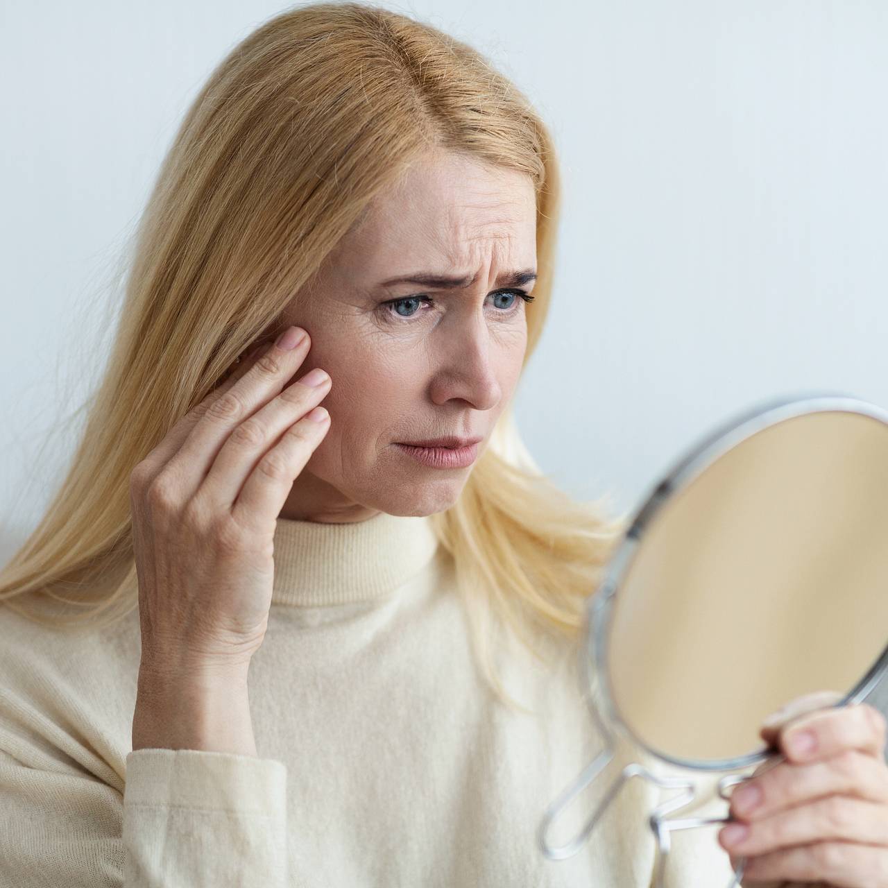 Врач раскрыла признаки &laquo;кортизолового&raquo; лица у россиян