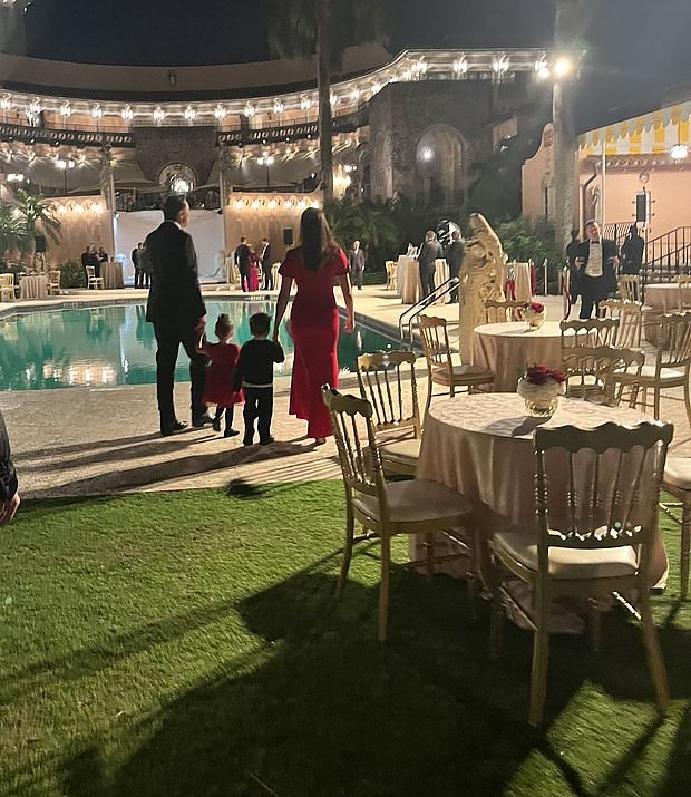 Илон Маск и Шивон Зилис с детьми