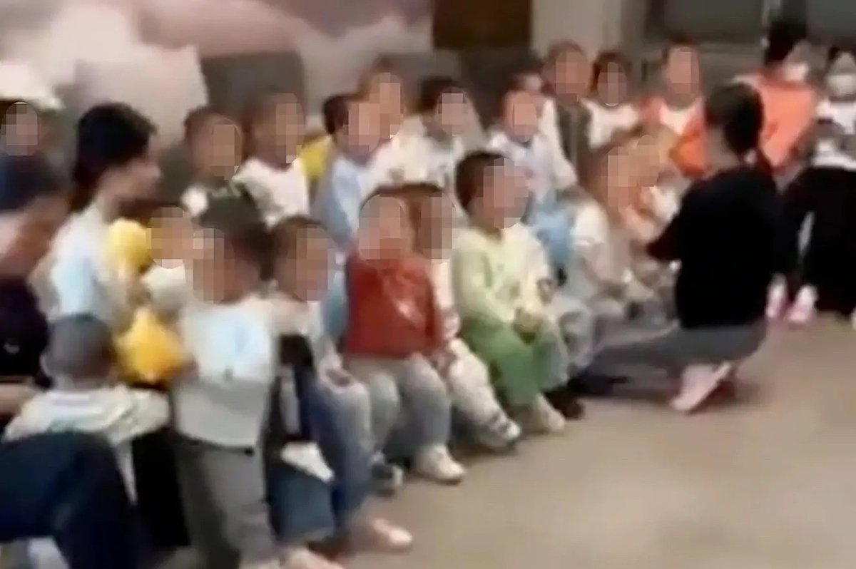 Кадр из видео с предполагаемыми детьми Сюй Бо