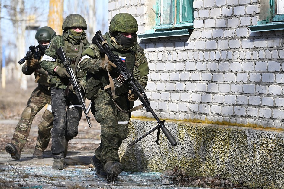https://icdn.lenta.ru/images/2025/12/23/15/20251223153651679/preview_243e4a6a8558821b907ca0a836c2e138.jpg