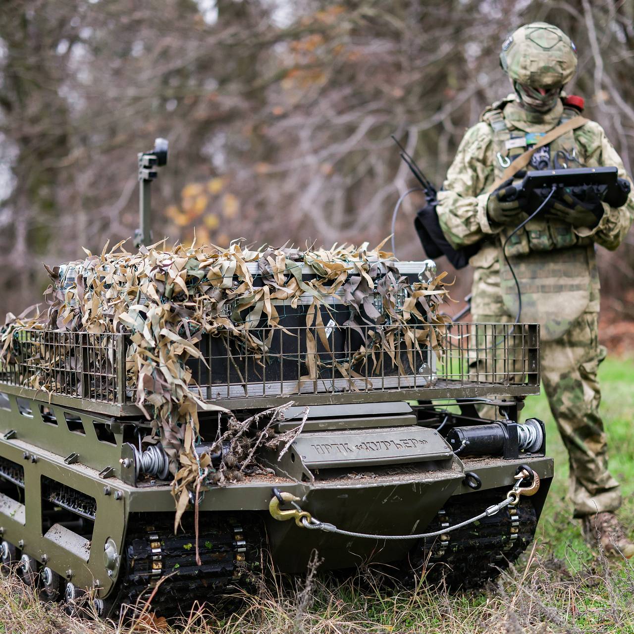 В зоне СВО заметили робота &laquo;Курьер&raquo; в полной комплектации