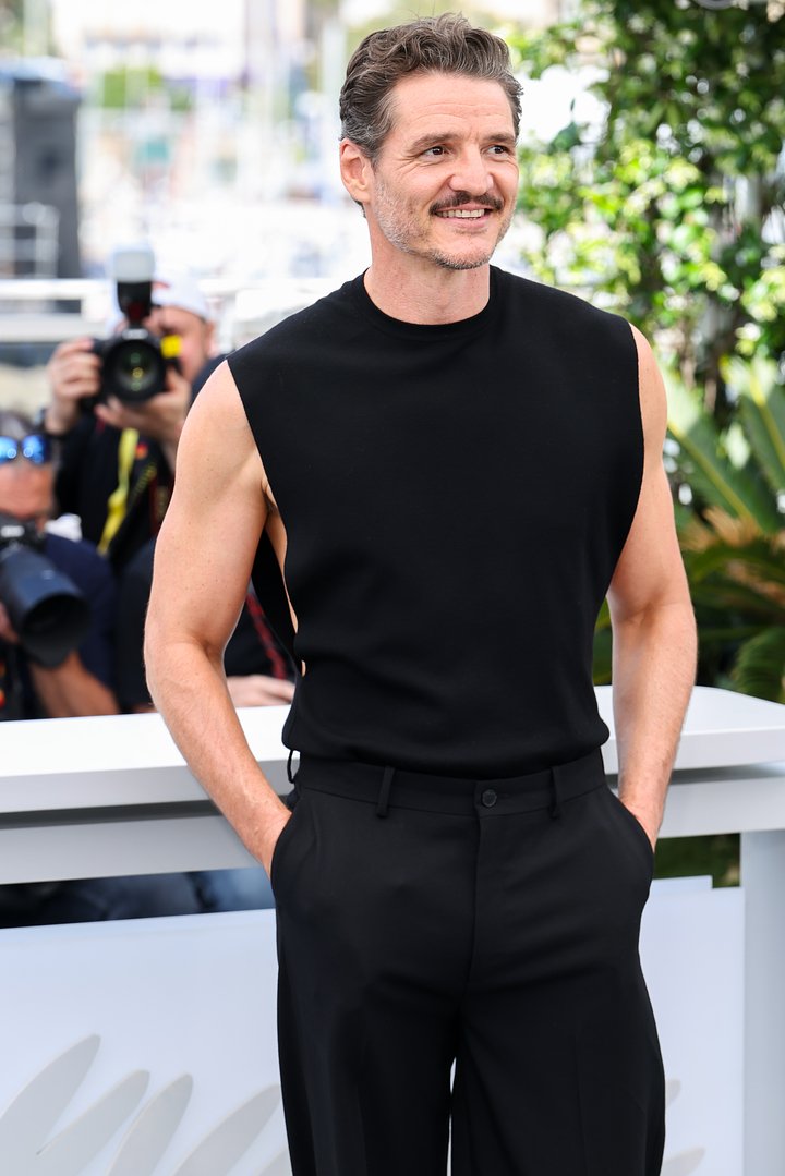 View - Кафельникова открыла показ с голой грудью, Собчак вернула 2000-е, а Ламар вдруг надел женское. Как еще удивляли звезды в 2025 году?: Стиль: Ценности: Lenta.ru