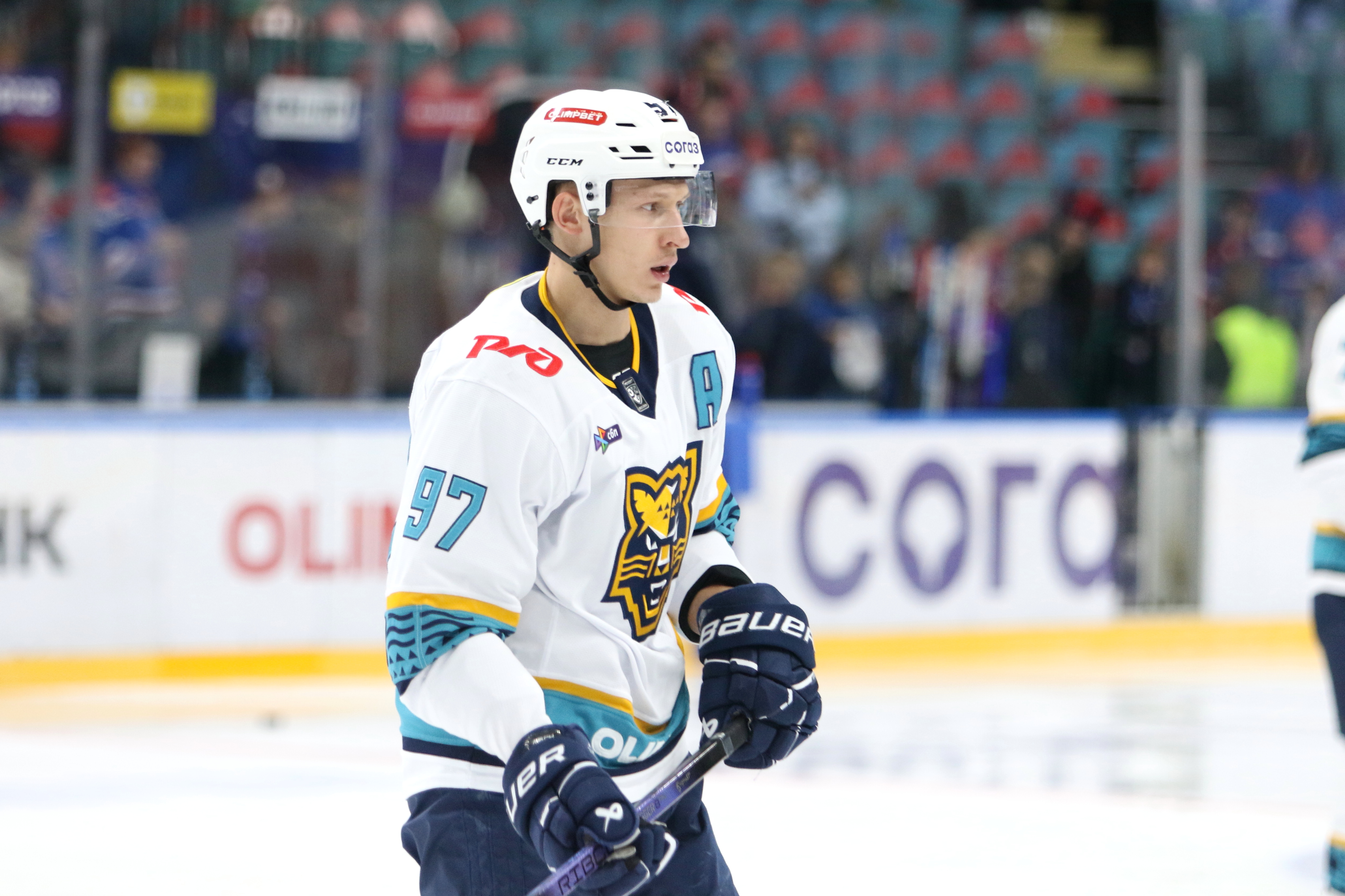 Российский&nbsp; хоккеист «растянулся» в шпагате и врезался в борт