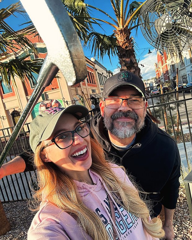 Телеведущий Аарон Гудвин и его жена Виктория