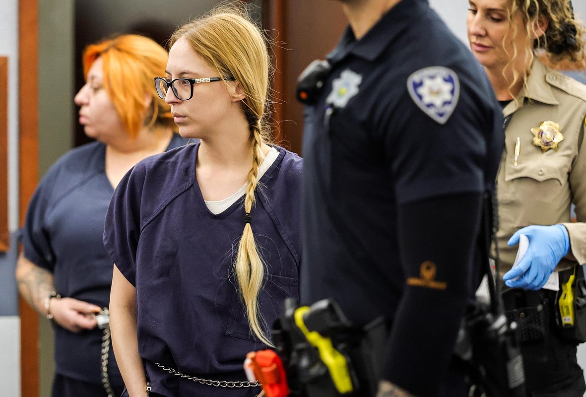 Жена телеведущего Аарона Гудвина Виктория в суде