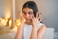 Мешки под глазами теперь считают сексуальными. Что об этом думают врачи? 