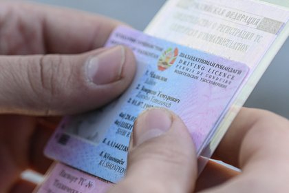 Ряду водителей напомнили о необходимости срочно заменить права
