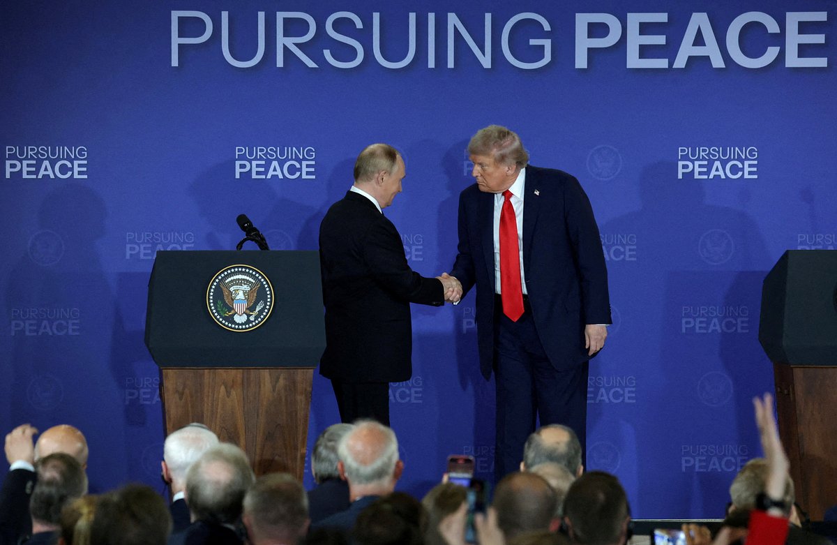 Президенты России и США Владимир Путин и Дональд Трамп на саммите в Анкоридже, штат Аляска, США, 15 августа 2025 года