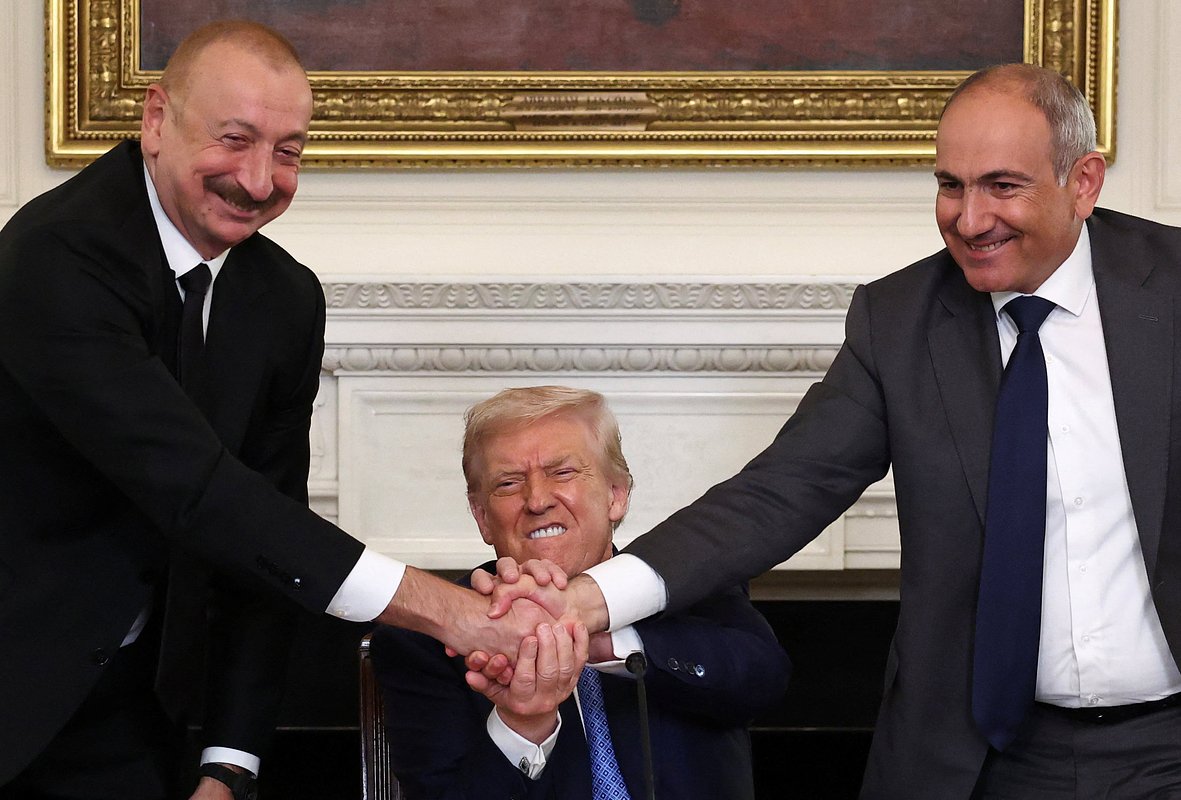 Президент Азербайджана Ильхам Алиев, президент США Дональд Трамп и премьер-министр Армении Никол Пашинян в Белом доме, Вашингтон, США, 8 августа 2025 года