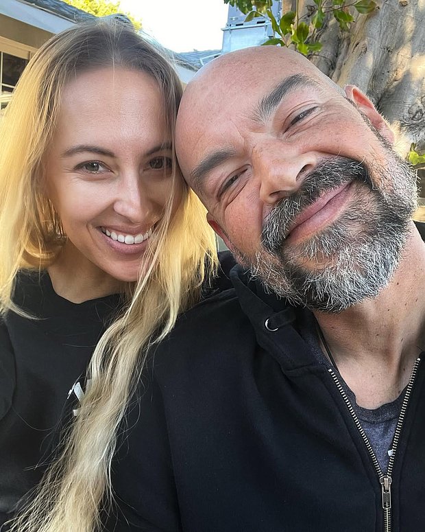 Телеведущий Аарон Гудвин и его жена Виктория