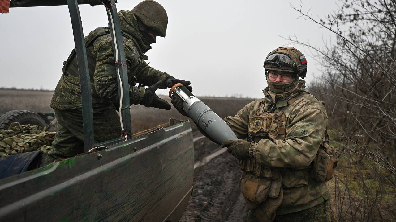https://icdn.lenta.ru/images/2025/12/25/15/20251225151444567/wide_16_9_e64e5c0e3c795cb7e544b360493f76bc.jpg