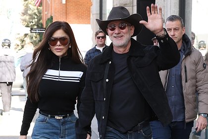 Новую деталь во внешности Джеффа Безоса высмеяли в сети