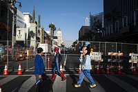 «Для нас это культурный взрыв». Оружие, пустые разговоры и раздача просроченной еды. Что шокирует российских туристов в США?