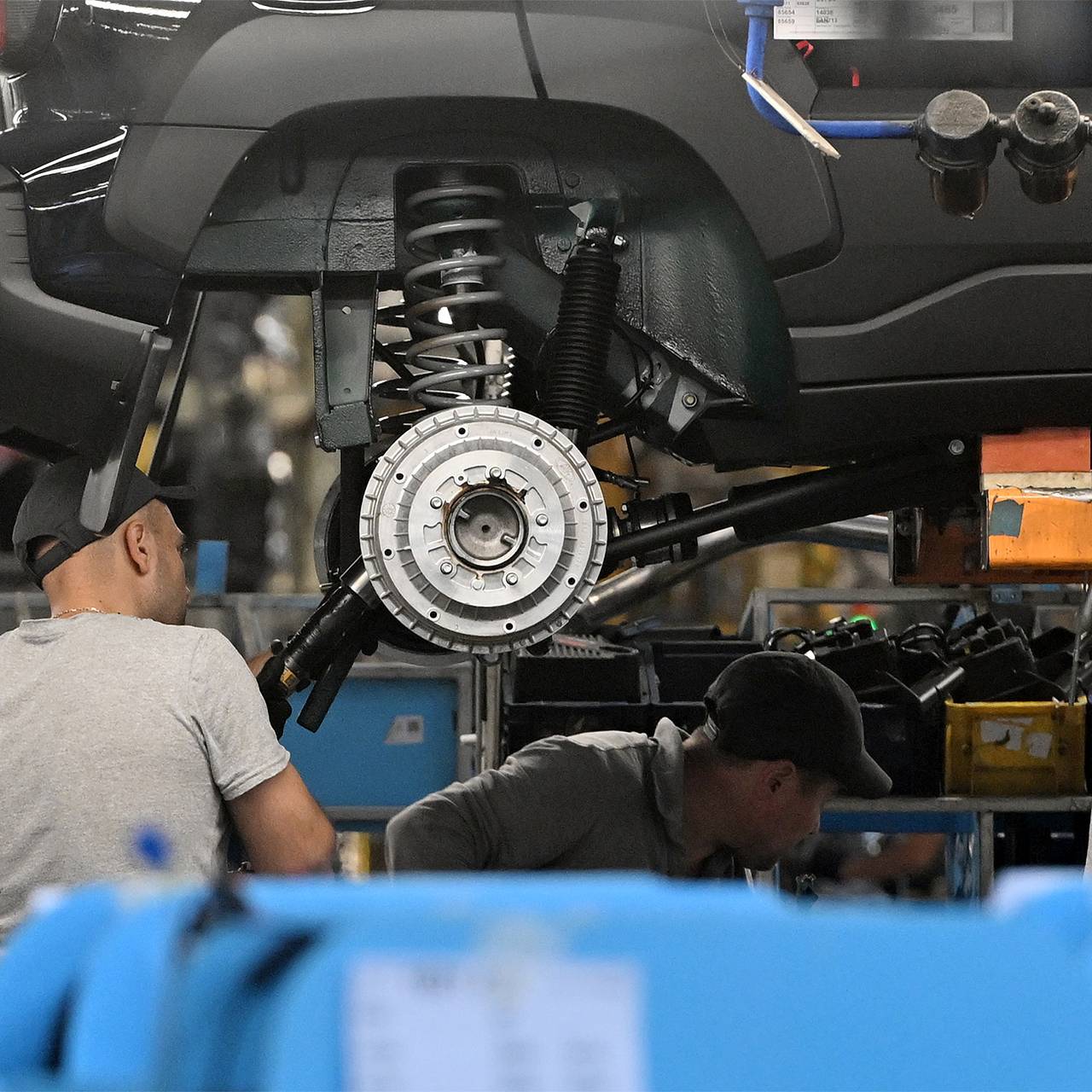 Названы сроки перезапуска оставленных иностранцами автозаводов