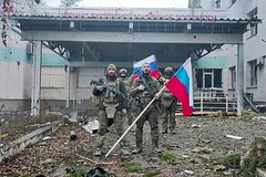 Военнослужащие подразделений группировки войск 